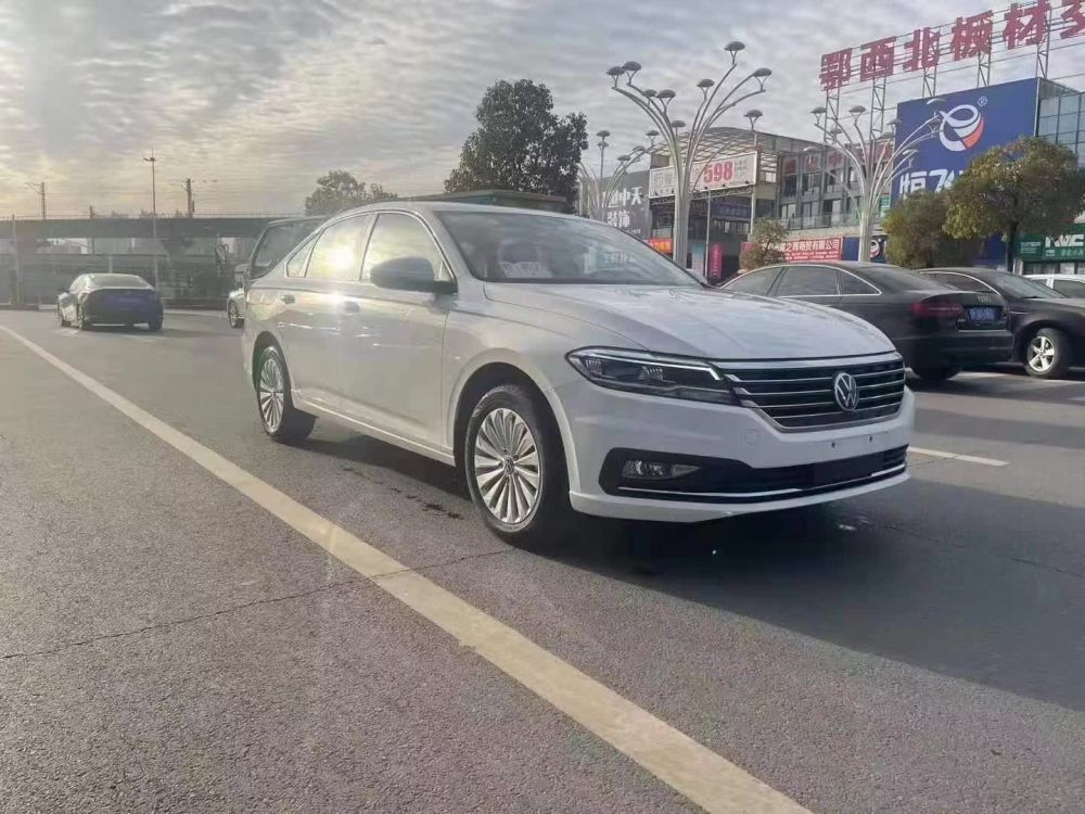 实拍照片福利,21年大众朗逸plus,新车一台,新车膜等你撕,多功能方向盘