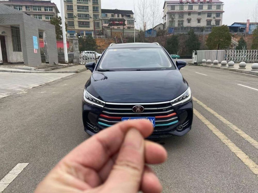 比亚迪 宋MAX 2018款 宋MAX 1.5T 自动智联尊享型 7座