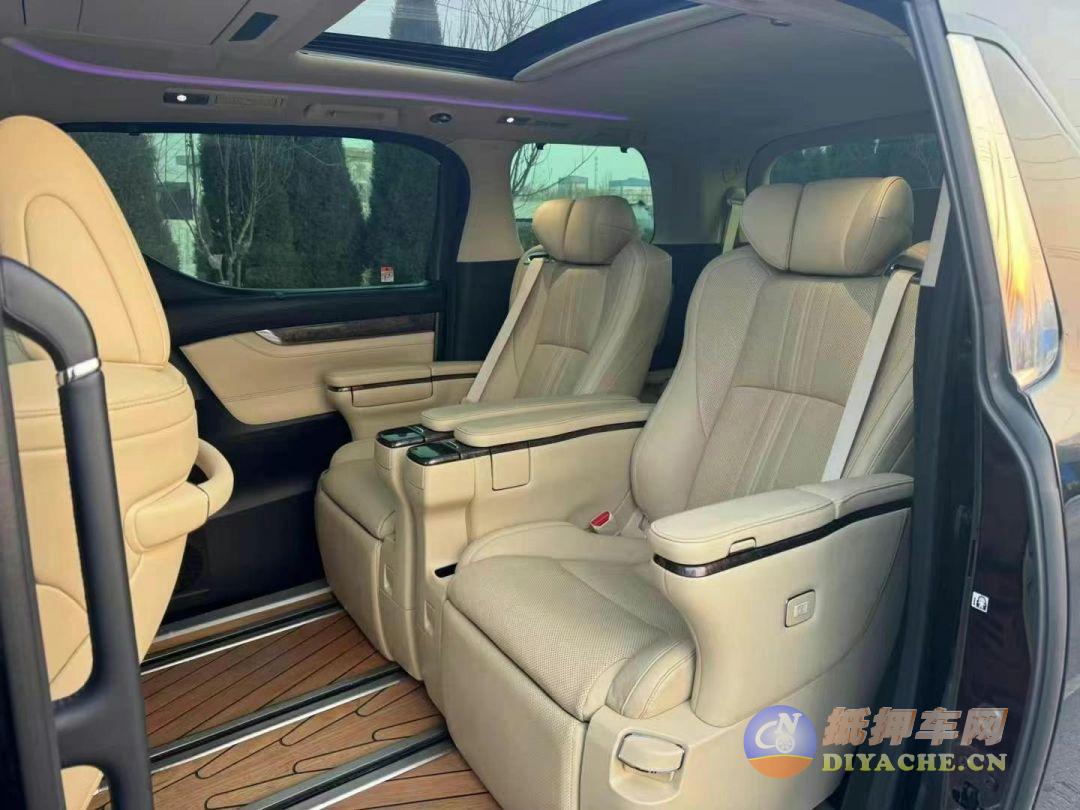 23年丰田 皇冠威尔法 至尊版 2.5 油电混合