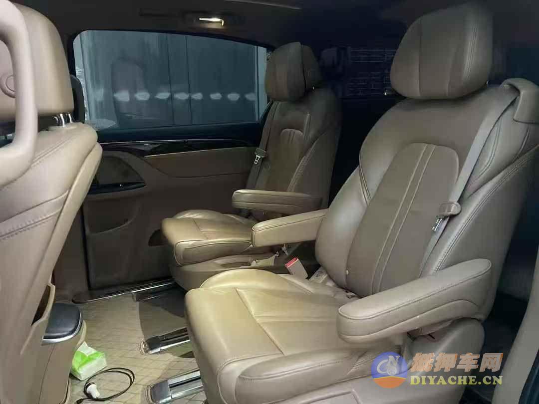 17年别克GL8高配，2.0T高配别克GL8