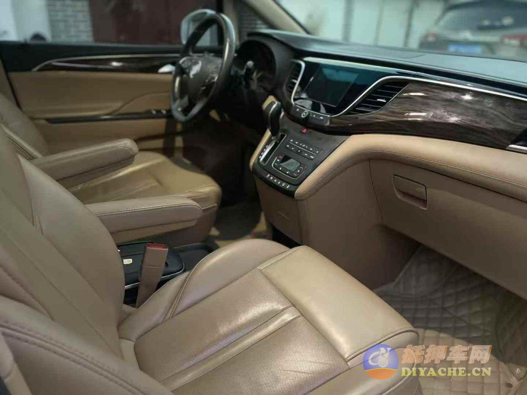 17年别克GL8高配，2.0T高配别克GL8