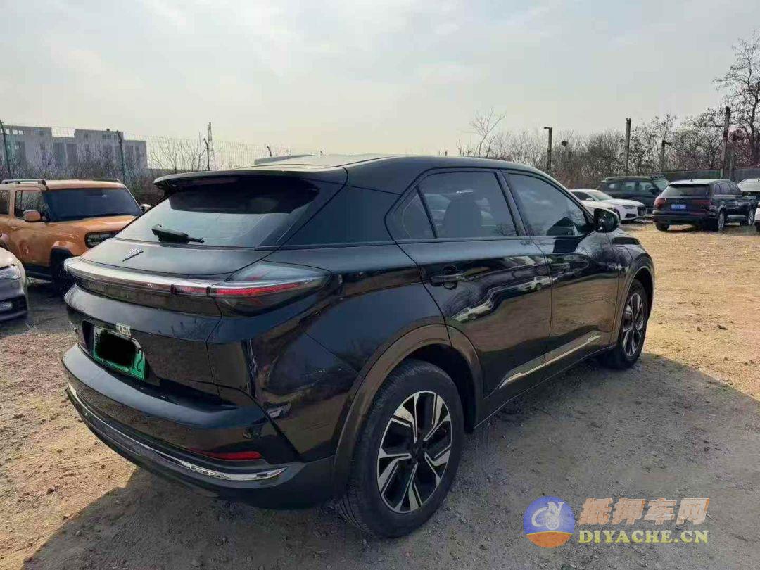 23年哪吒U400 三元锂电池哪吒汽车 哪吒U