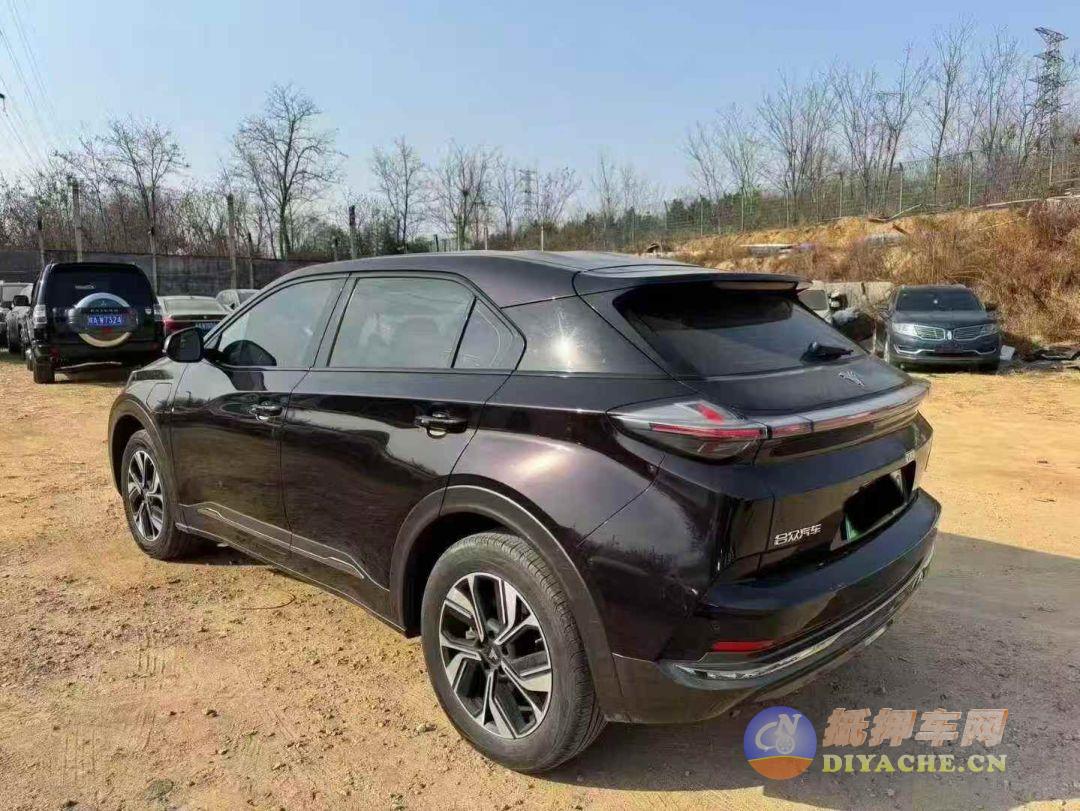 23年哪吒U400 三元锂电池哪吒汽车 哪吒U