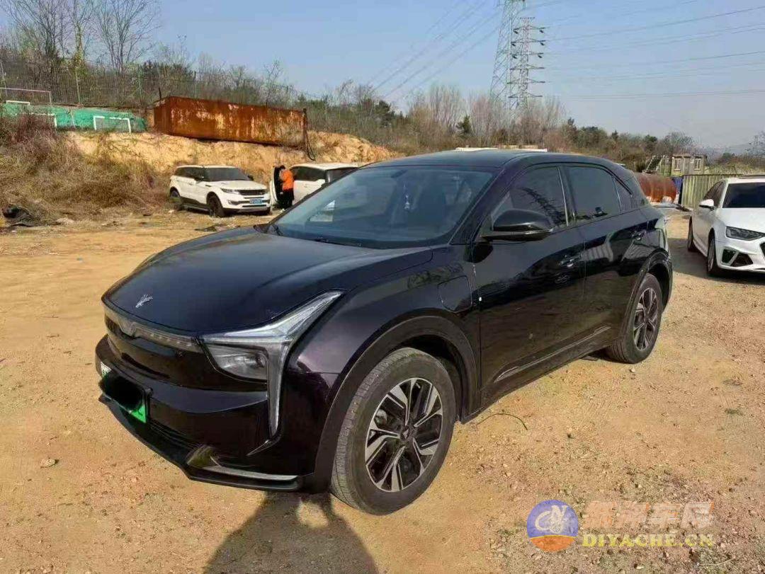 23年哪吒U400 三元锂电池哪吒汽车 哪吒U