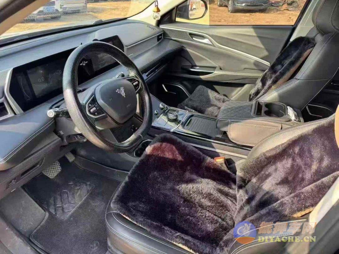 23年哪吒U400 三元锂电池哪吒汽车 哪吒U