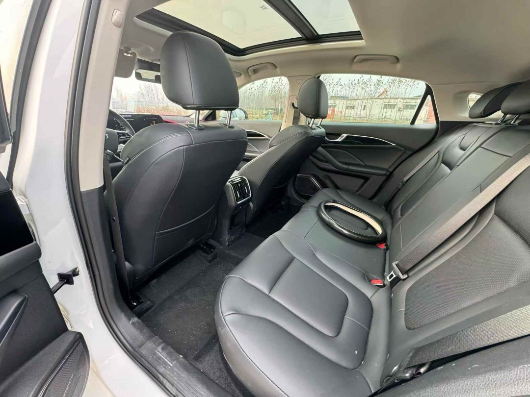 准25年年奔腾B70龙腾版新款奔腾B70