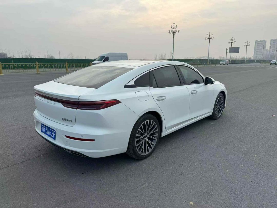 准25年年奔腾B70龙腾版新款奔腾B70