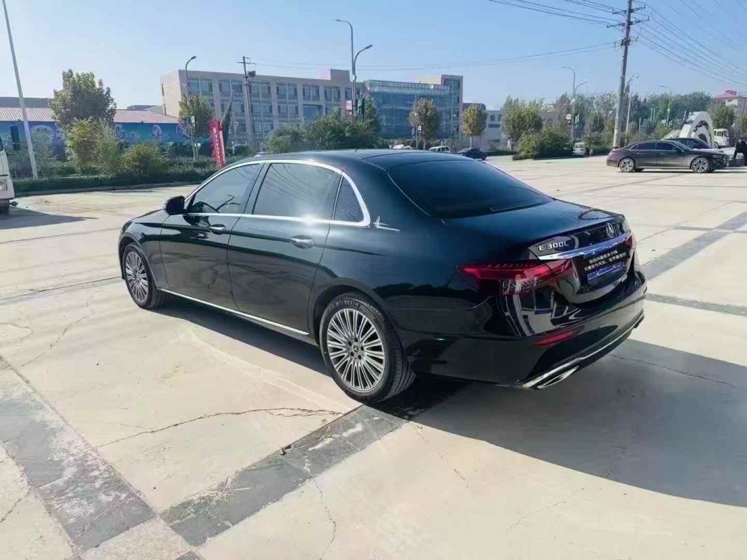 23年奔驰E300L尊贵最顶配奔驰E级