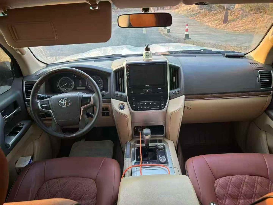 准18年丰田陆地巡洋舰 0五座高配车况原版 4.0丰田 兰德酷路泽(进口)[陆地巡洋舰]