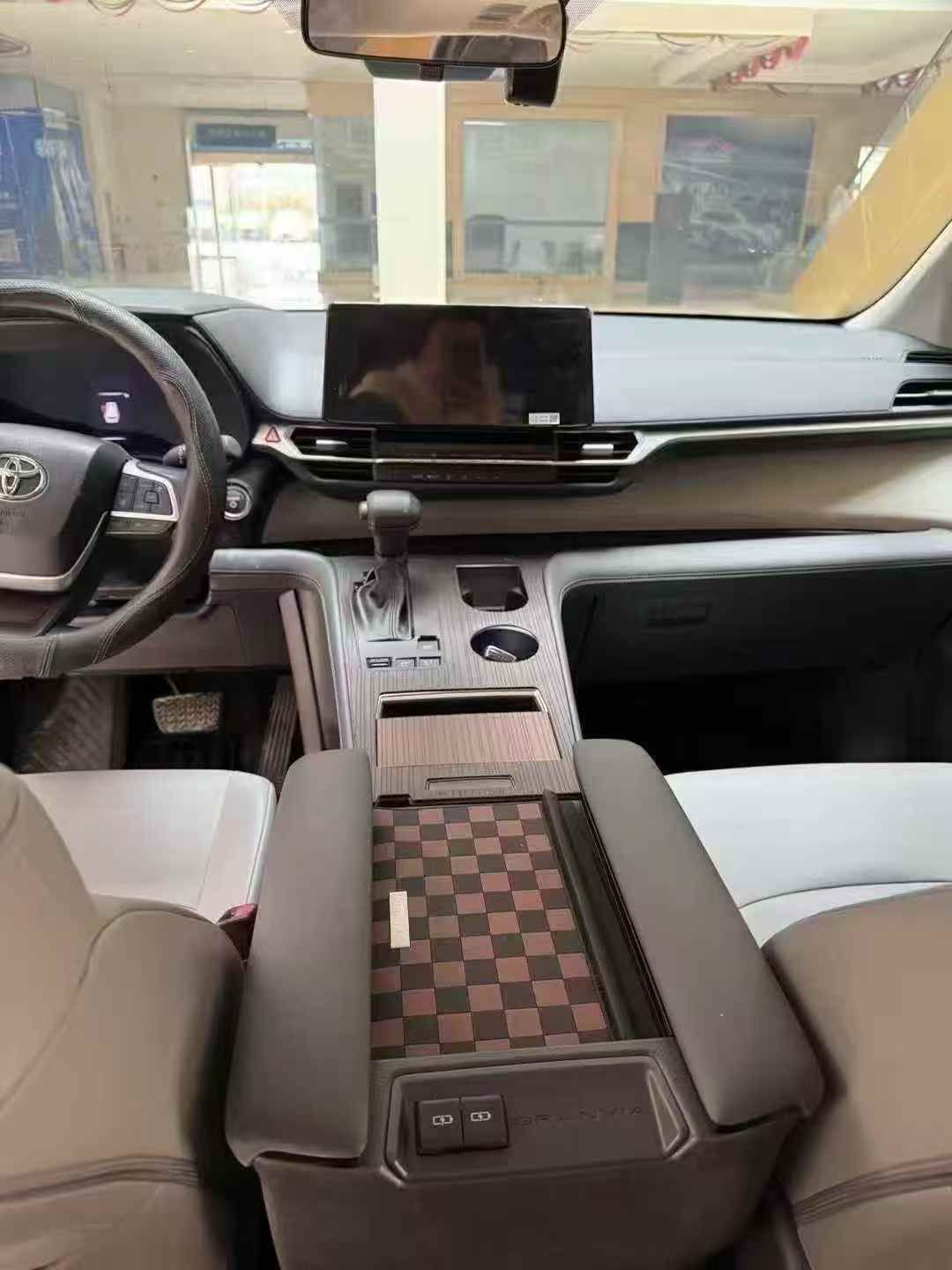 25年出厂五月份上牌丰田格瑞维亚丰田 格瑞维亚