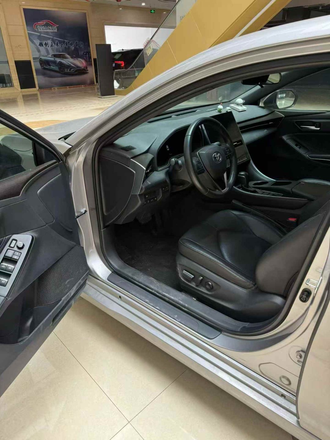 准23年丰田亚洲龙，2.0豪华版丰田 亚洲龙