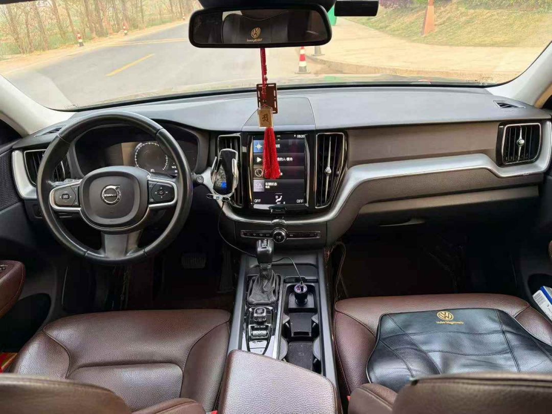 准19年沃尔沃XC60 T52.0T四驱智逸豪华版沃尔沃XC60