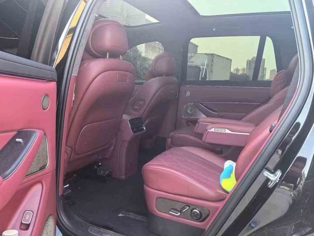 25年问界M8增程 Max+版六座