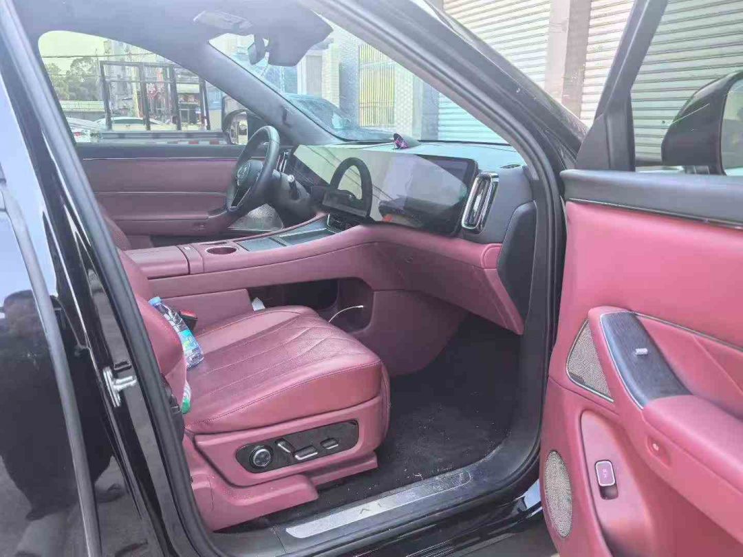 25年问界M8增程 Max+版六座