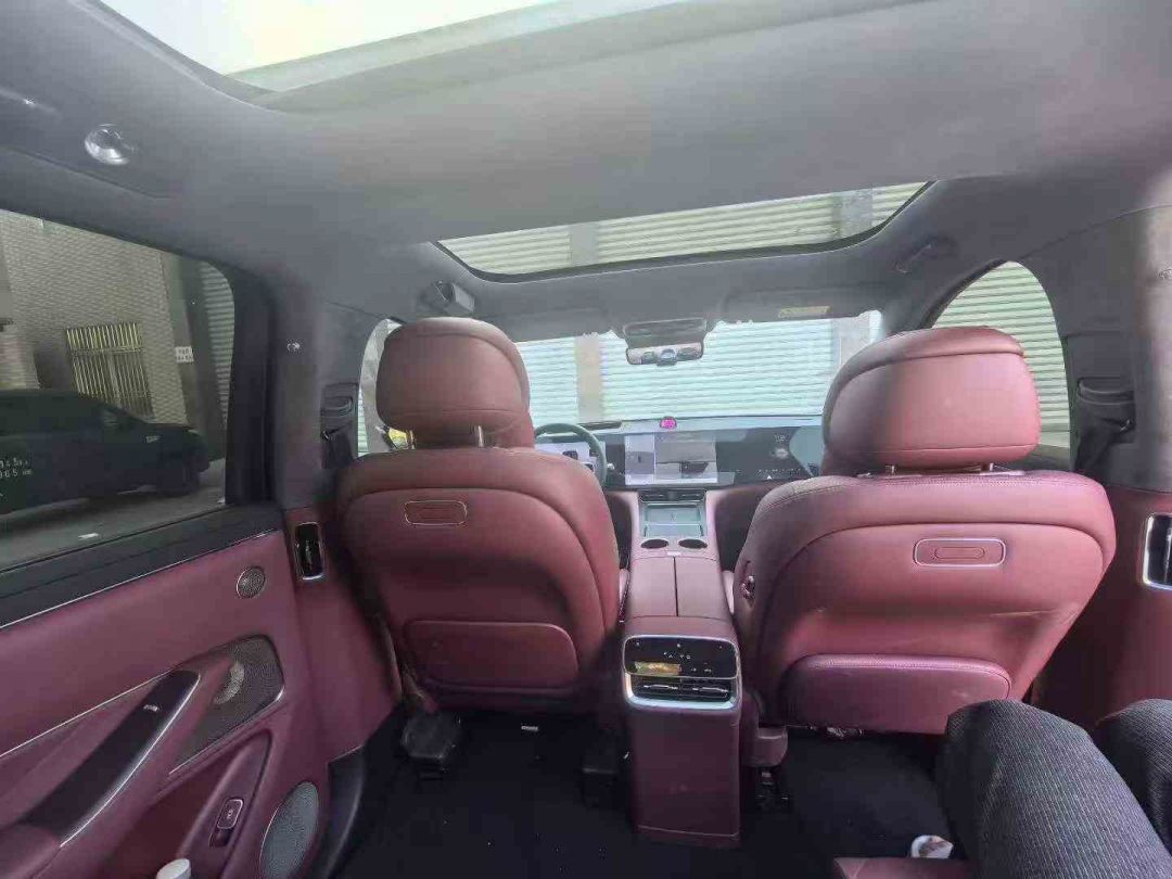 25年问界M8增程 Max+版六座