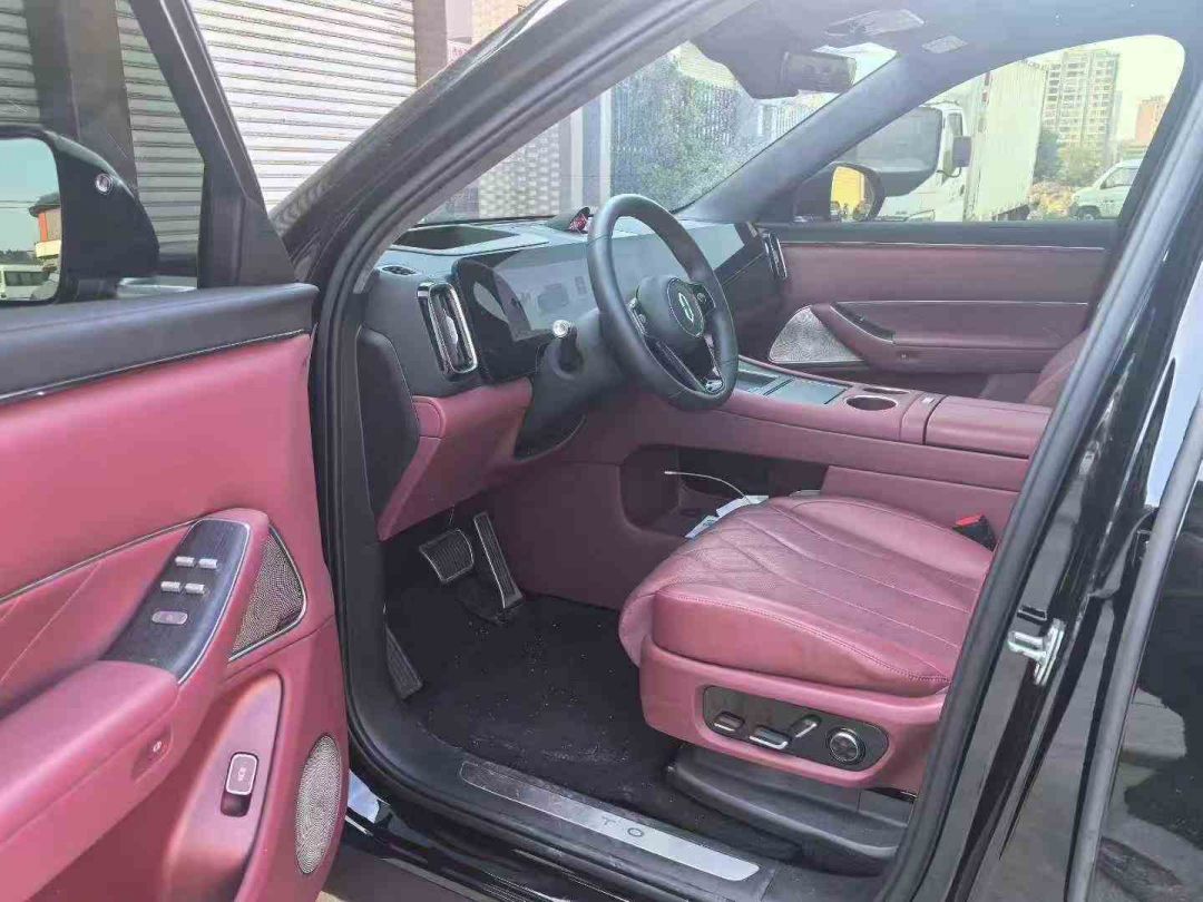 25年问界M8增程 Max+版六座