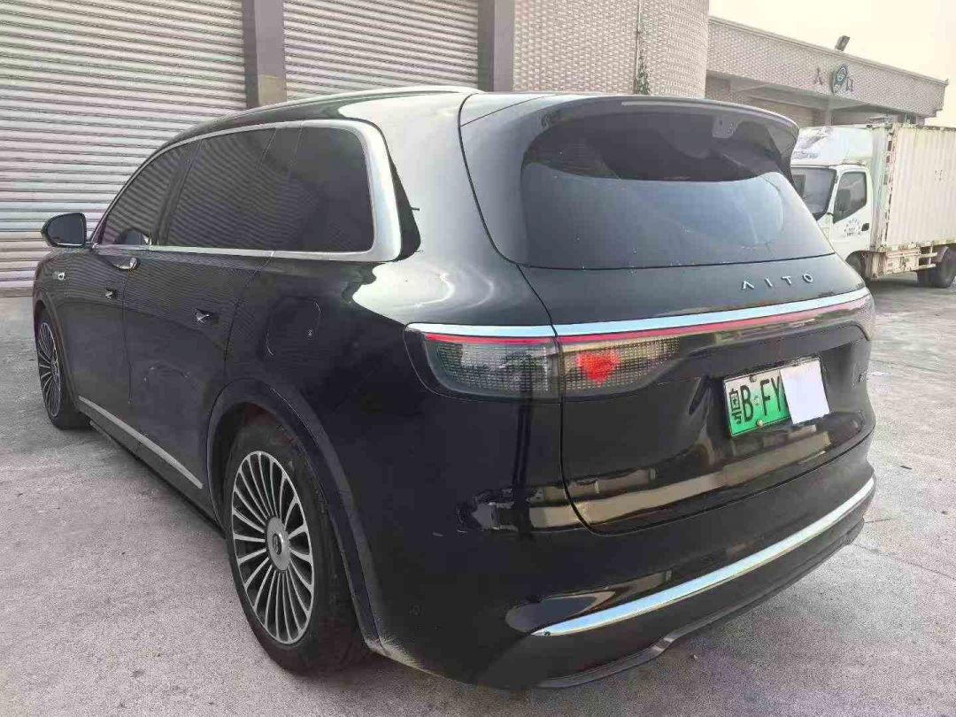 25年问界M8增程 Max+版六座